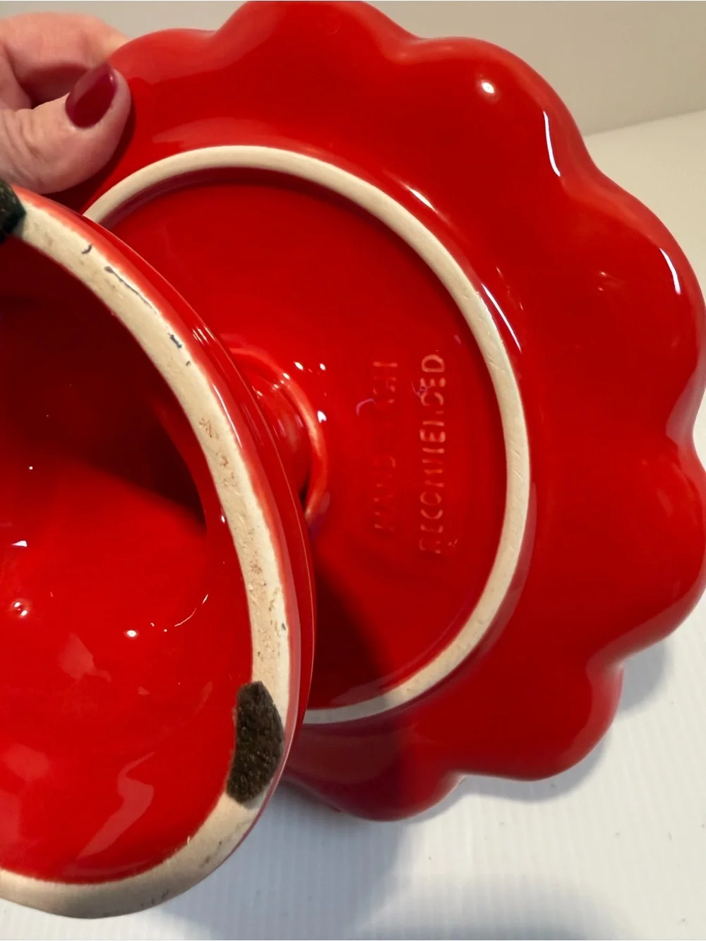 Casafina Cook & Host Red Ruffled Stoneware Pedestal Cake Stand